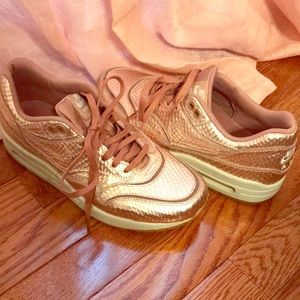 Rose Gold Nike Airmax